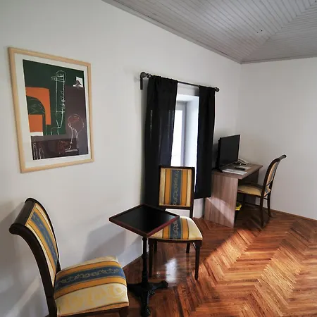 Hotel Laurel