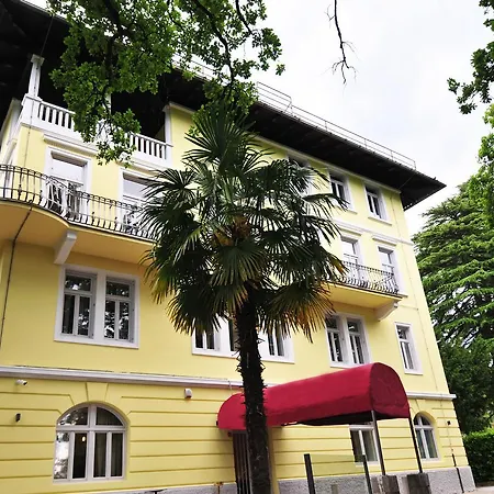 Laurel Hotel 3*
